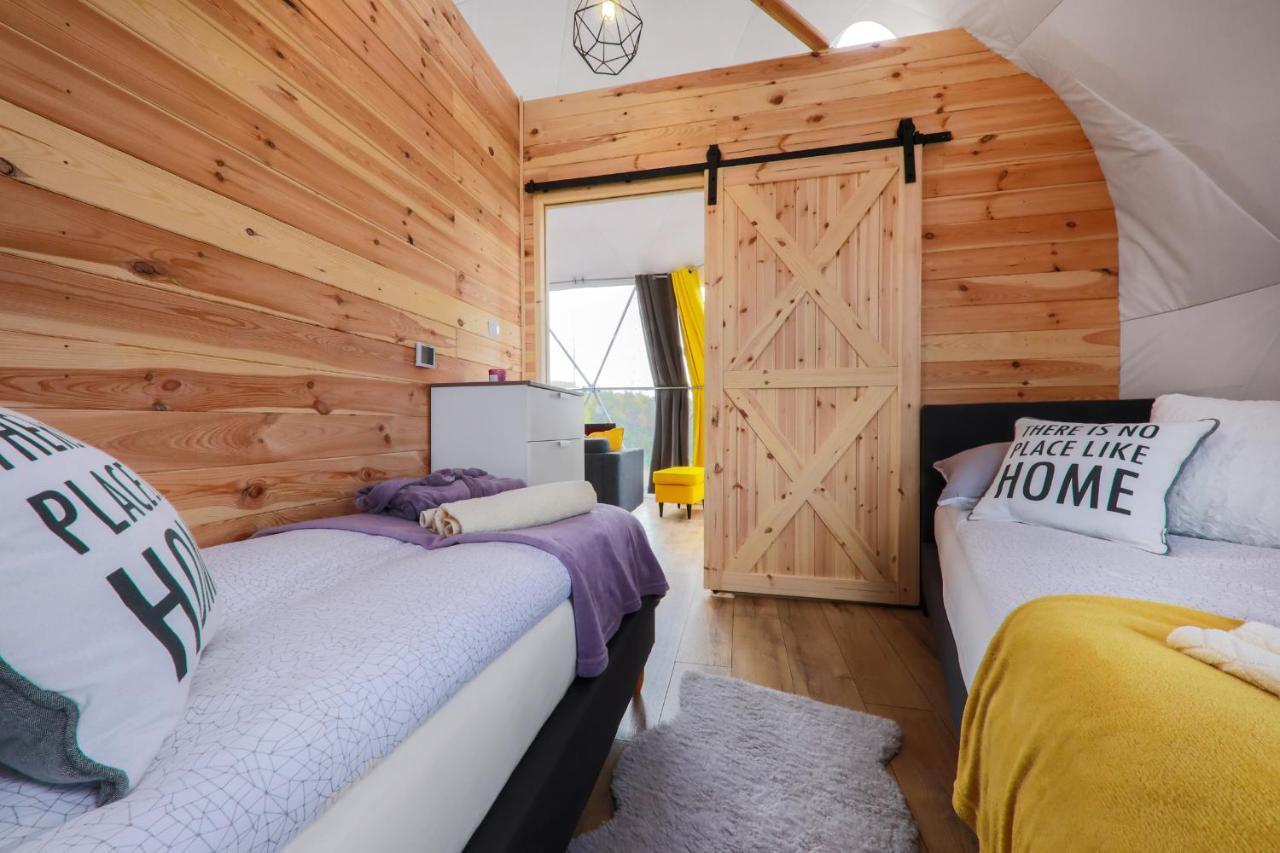 Bed and Breakfast Glamping Gliczarow Klapnioki Лесьниця Екстер'єр фото