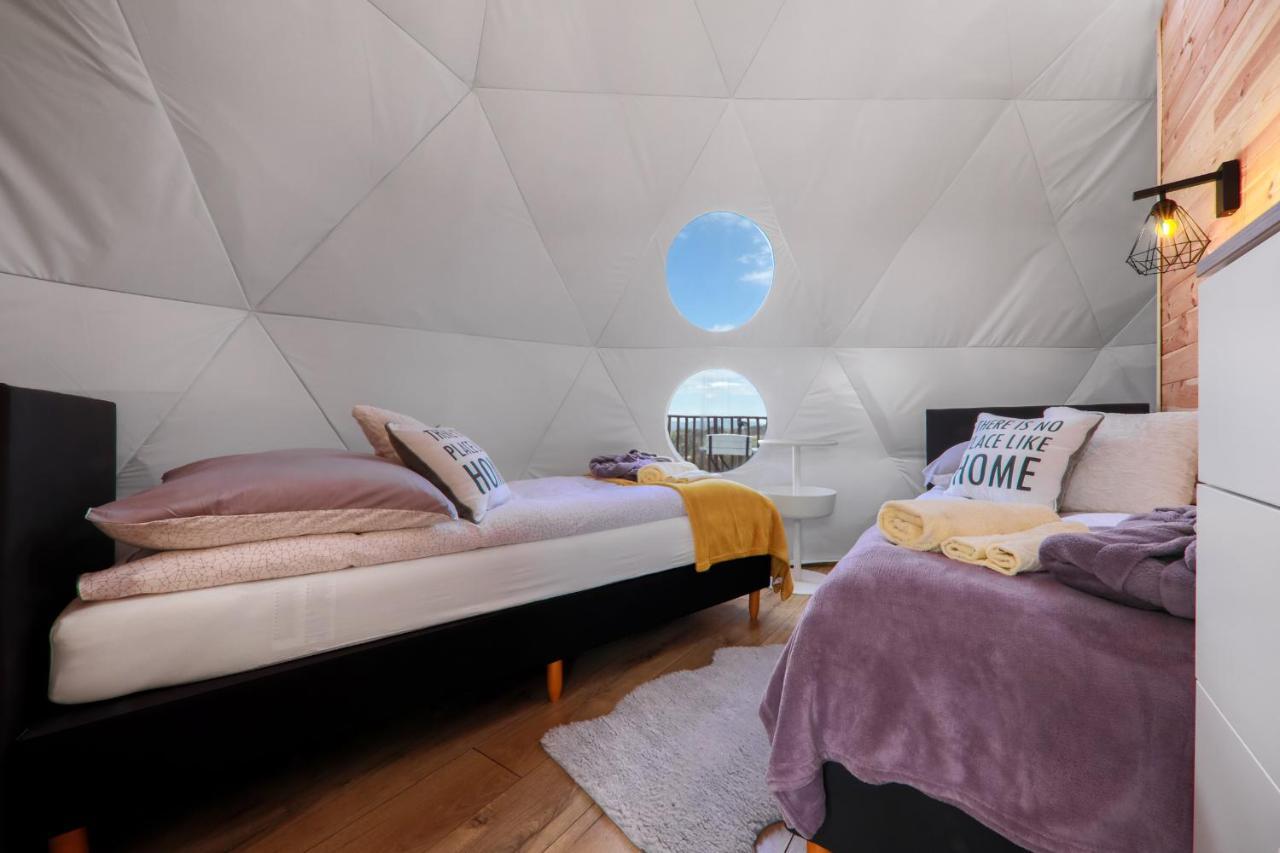 Bed and Breakfast Glamping Gliczarow Klapnioki Лесьниця Екстер'єр фото