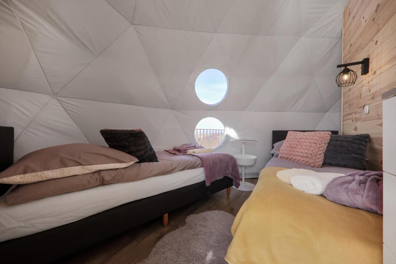 Bed and Breakfast Glamping Gliczarow Klapnioki Лесьниця Екстер'єр фото