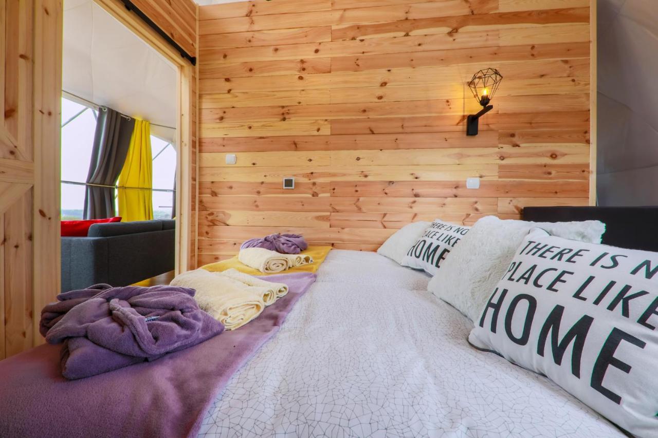 Bed and Breakfast Glamping Gliczarow Klapnioki Лесьниця Екстер'єр фото